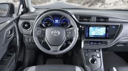 Toyota Auris II Touring Sports Facelifting Hybrid (2015) - kokpit