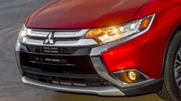 Mitsubishi Outlander III Facelifting (2016) - wersja amerykańska - przód - inne ujęcie