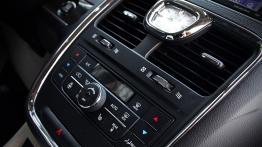 Lancia Voyager 3.6 V6 283KM - galeria redakcyjna (2) - konsola środkowa