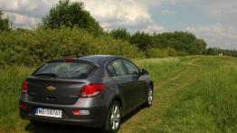 Chevrolet Cruze Hatchback 5d 1.8 16V DOHC 141KM - galeria redakcyjna - widok z tyłu