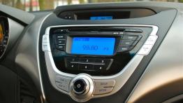 Hyundai Elantra V Sedan 1.6 D-CVVT MPI 132KM - galeria redakcyjna - radio/cd/panel lcd