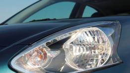 Nissan Micra K13 Facelifting (2013) - lewy przedni reflektor - wyłączony