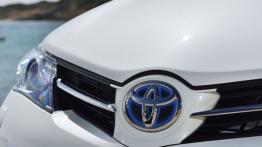 Toyota Auris II Hybrid Touring Sports (2013) - grill