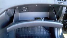 Hyundai i30 - galeria redakcyjna - schowek przedni otwarty