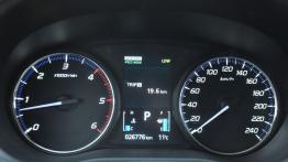 Mitsubishi Outlander III 2.2 DI-D - galeria redakcyjna - zestaw wskaźników