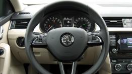 Skoda Octavia III Liftback 2.0 TDI - galeria redakcyjna - kierownica