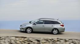 Toyota Auris II Touring Sports - lewy bok