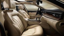 Maserati Quattroporte VI - widok ogólny wnętrza z przodu