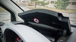 Citroen Berlingo II Combi XTR 1.6 HDI FAP 110KM - galeria redakcyjna - schowek przedni otwarty