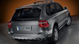 Porsche Cayenne S Transsyberia - widok z tyłu
