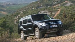 Mitsubishi Montero - widok z przodu