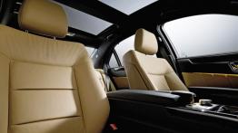Mercedes Klasa E W212 - widok ogólny wnętrza z przodu