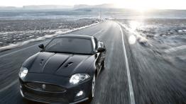 Jaguar XKR-S - widok z przodu