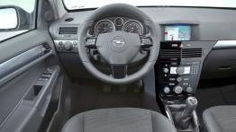 Opel Astra III TwinTop 2007 - kokpit