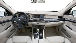 BMW Gran Turismo - pełny panel przedni