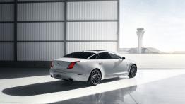 Jaguar XJ Ultimate - widok z tyłu