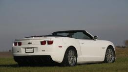 Chevrolet Camaro Cabrio Hennessey - tył - reflektory włączone