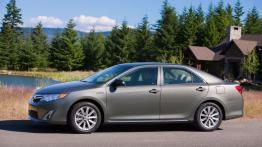 Toyota Camry Hybrid 2012 - lewy bok