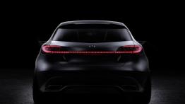 Mercedes klasa A Concept - tył - reflektory włączone