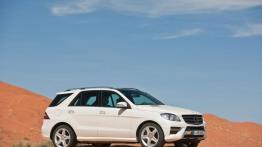 Mercedes klasa M 2012 - prawy bok