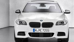 BMW M550d sedan - przód - reflektory wyłączone