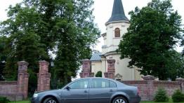 Skoda Superb 2.8 V6 Tiptronic - galeria redakcyjna - lewy bok