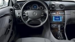 Mercedes Klasa CLK Coupe - kokpit