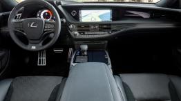 Samuraj w smokingu – nowy Lexus LS 500