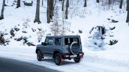 Suzuki Jimny 1.5 102 KM - galeria redakcyjna - lewy bok