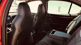 Skoda Octavia RS 245 - galeria redakcyjna - tylna kanapa, pod?okietnik roz?o?ony