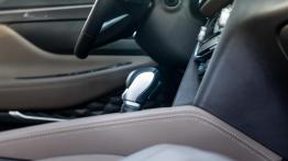 Hyundai Santa Fe 2.0 CRDI 185 KM - galeria redakcyjna - widok ogólny wnętrza z przodu