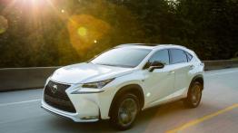 Lexus NX 200t F-Sport (2015) - wersja amerykańska - widok z przodu
