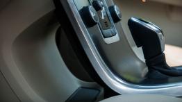 Volvo XC60 Facelifting 2.0 D4 181KM - galeria redakcyjna - schowek przedni