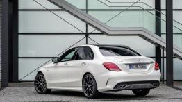 Mercedes klasy C 450 AMG 4MATIC sedan (2016) - widok z tyłu