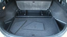 Toyota Auris II Touring Sports - galeria redakcyjna (2) - bagażnik, akcesoria