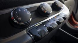 Kia Rio III 5d Facelifting (2016) - wersja amerykańska - panel sterowania wentylacją i nawiewem