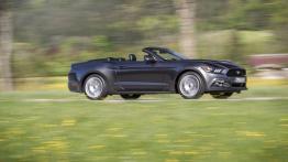 Ford Mustang VI Cabrio EcoBoost (2015) - wersja europejska - prawy bok
