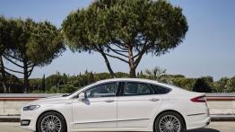 Ford Vignale Mondeo Sedan (2015) - lewy bok