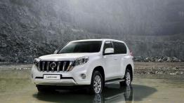 Toyota Land Cruiser 2.8 D-4D (2016) - widok z przodu