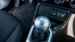 Jeep Renegade 1.4 MultiAir 140KM - galeria redakcyjna - dźwignia zmiany biegów