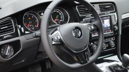 Volkswagen Golf VII Hatchback 5d 2.0 TDI-CR DPF 150KM - galeria redakcyjna - kierownica