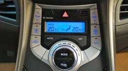 Hyundai Elantra V Sedan 1.6 D-CVVT MPI 132KM - galeria redakcyjna - panel sterowania wentylacją i na