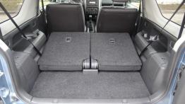 Suzuki Jimny Standard Facelifting 1.3 VVT 4WD 85KM - galeria redakcyjna - tylna kanapa złożona, wido