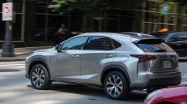 Lexus NX 200t F-Sport (2015) w Seattle - widok z tyłu