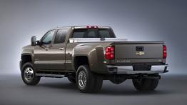 Chevrolet Silverado HD 2015 - tył - reflektory włączone