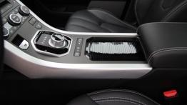 Range Rover Evoque 2.2 SD4 190KM - galeria redakcyjna - tunel środkowy między fotelami