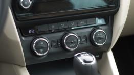 Skoda Octavia III Liftback 2.0 TDI - galeria redakcyjna - panel sterowania wentylacją i nawiewem