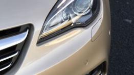 Opel Cascada - lewy przedni reflektor - włączony