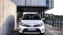 Toyota Verso Facelifting - widok z przodu