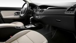 Renault Laguna po liftingu - widok ogólny wnętrza z przodu